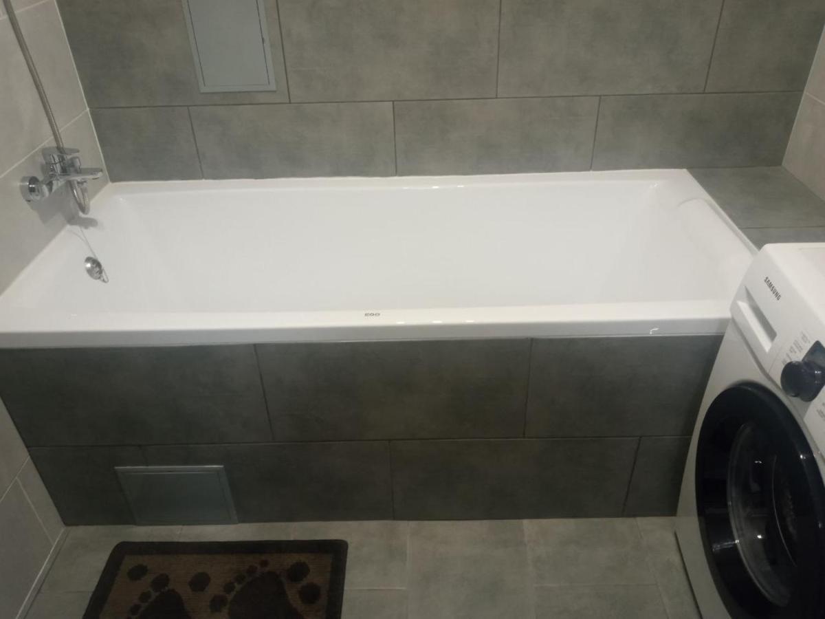 Apartment Edelweiss Uzhhorod Bagian luar foto