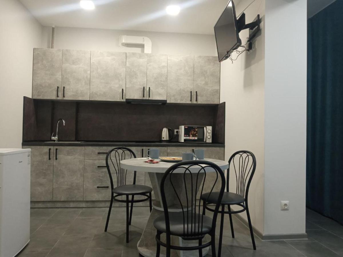 Apartment Edelweiss Uzhhorod Bagian luar foto