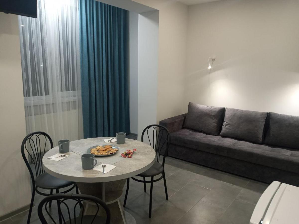 Apartment Edelweiss Uzhhorod Bagian luar foto