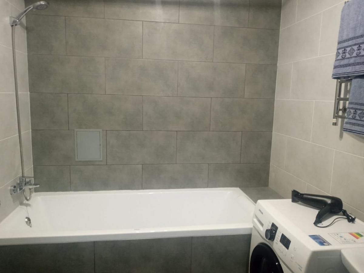 Apartment Edelweiss Uzhhorod Bagian luar foto